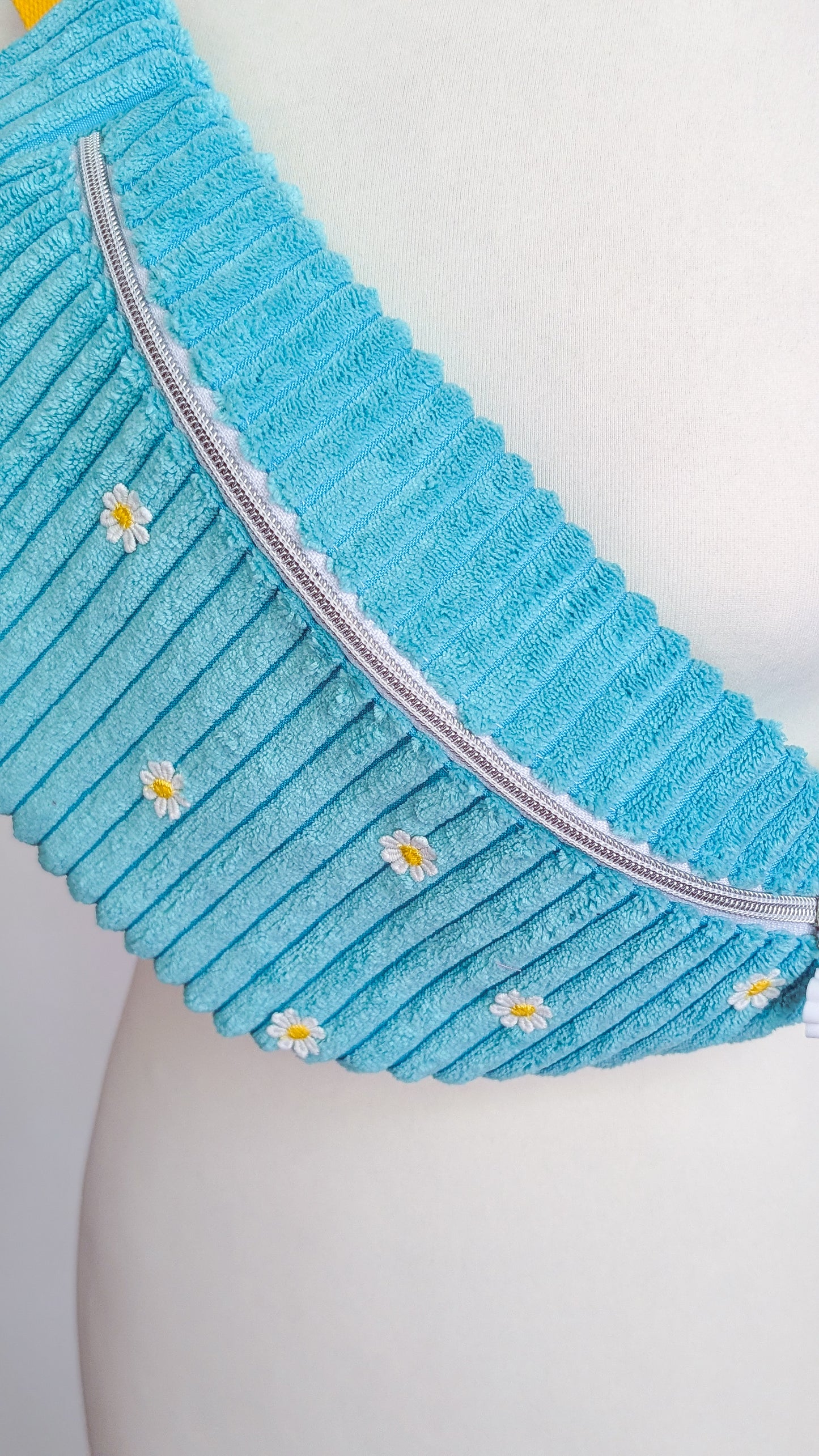 Bunte Cord Hipbag Bauchtasche Gänseblümchen Daisies TÜRKIS