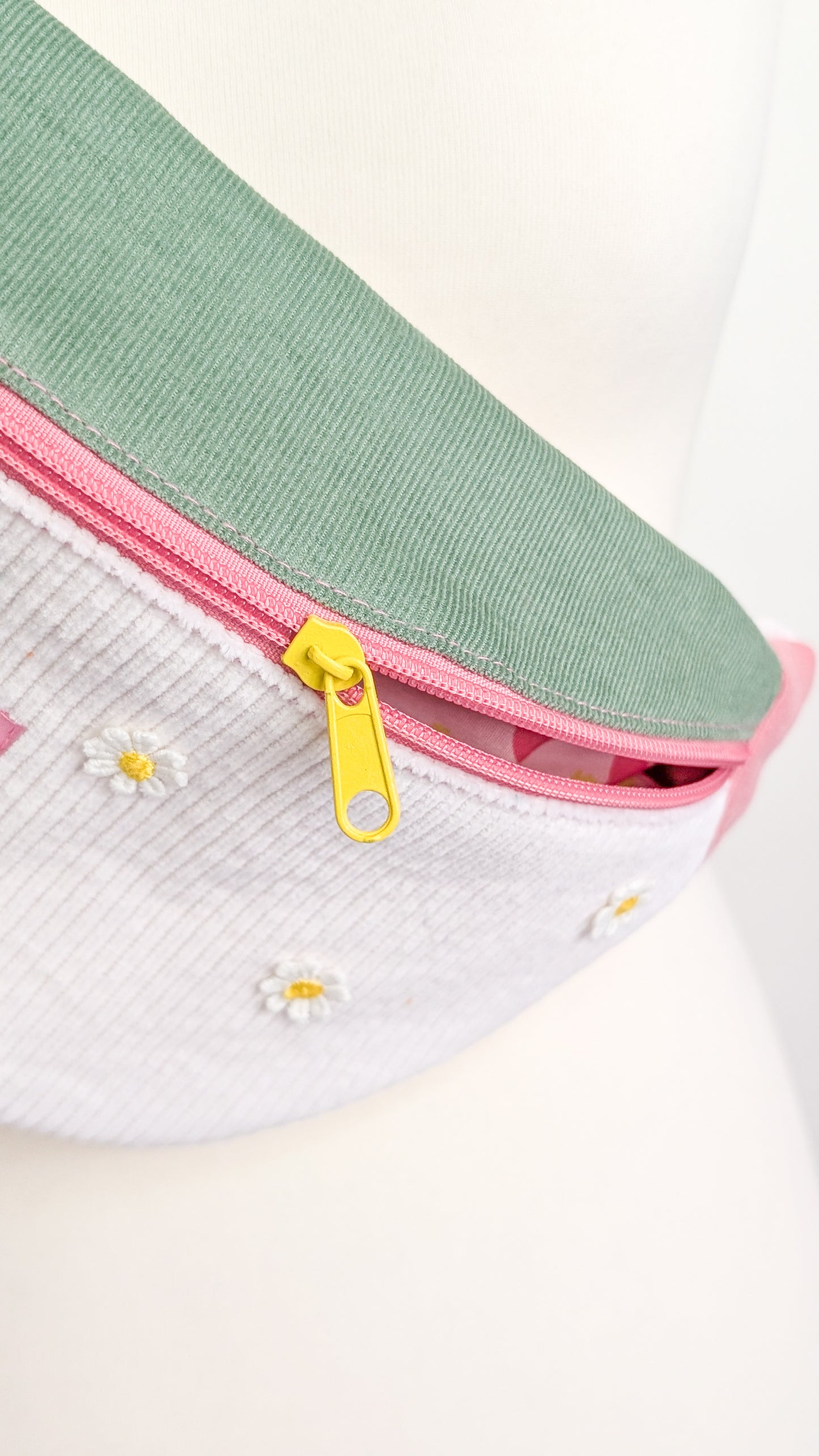 More Amore Color Blocking Cord Bauchtasche Daisies Rosé/Grün/Creme #2