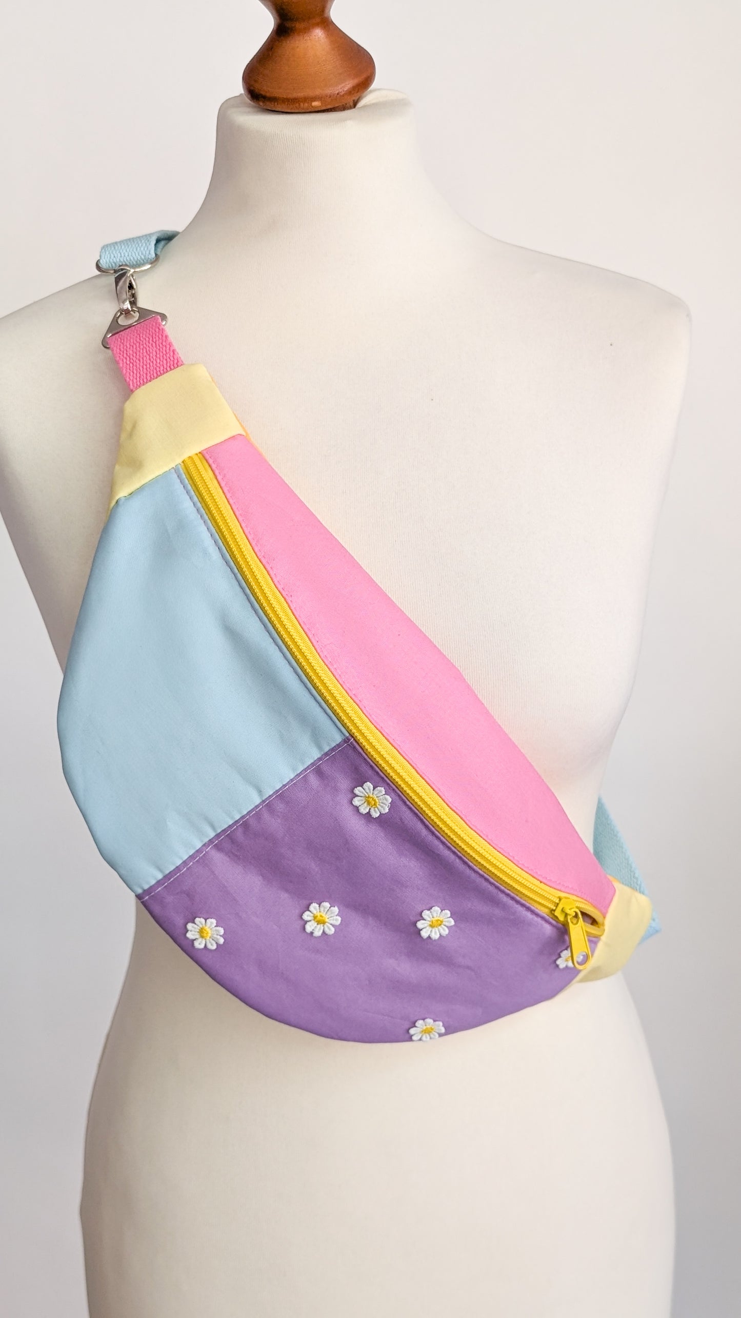 Bunte Pastell Zero Waste Daisy Bauchtasche Cross Body Einzelstück