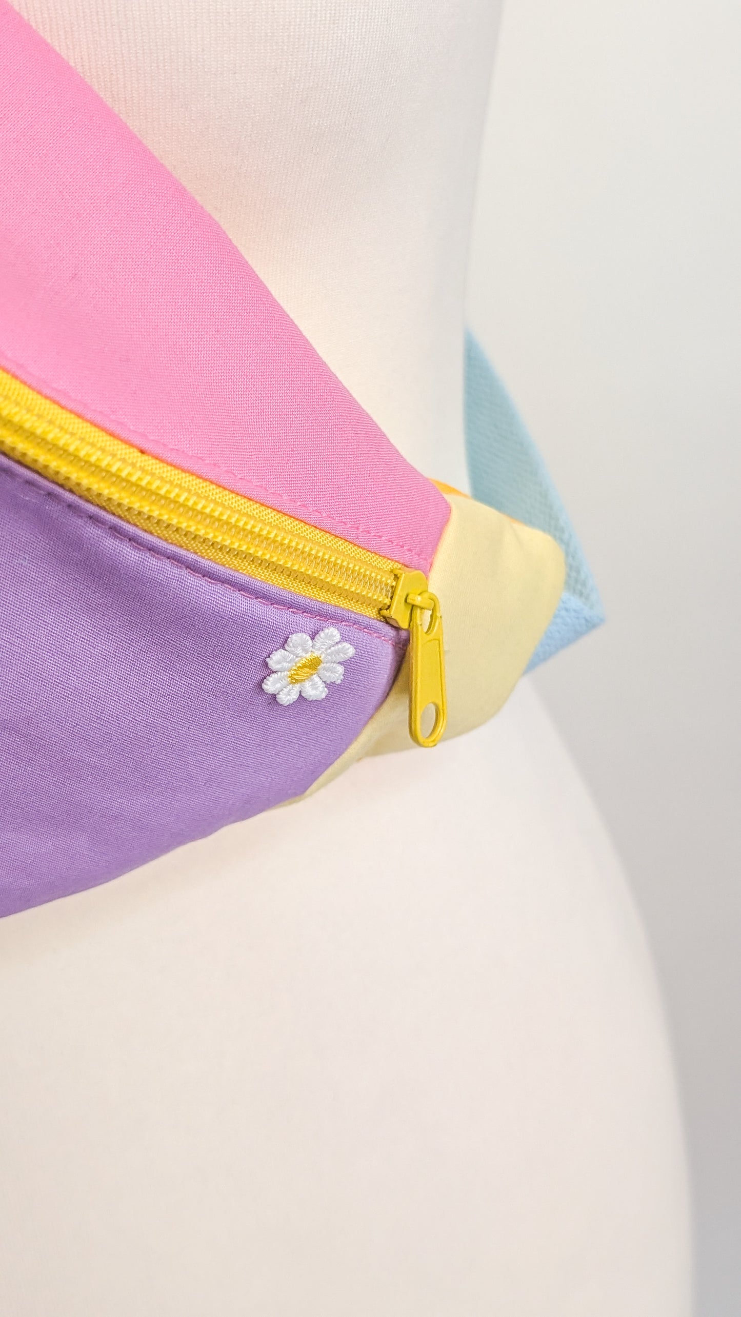 Bunte Pastell Zero Waste Daisy Bauchtasche Cross Body Einzelstück