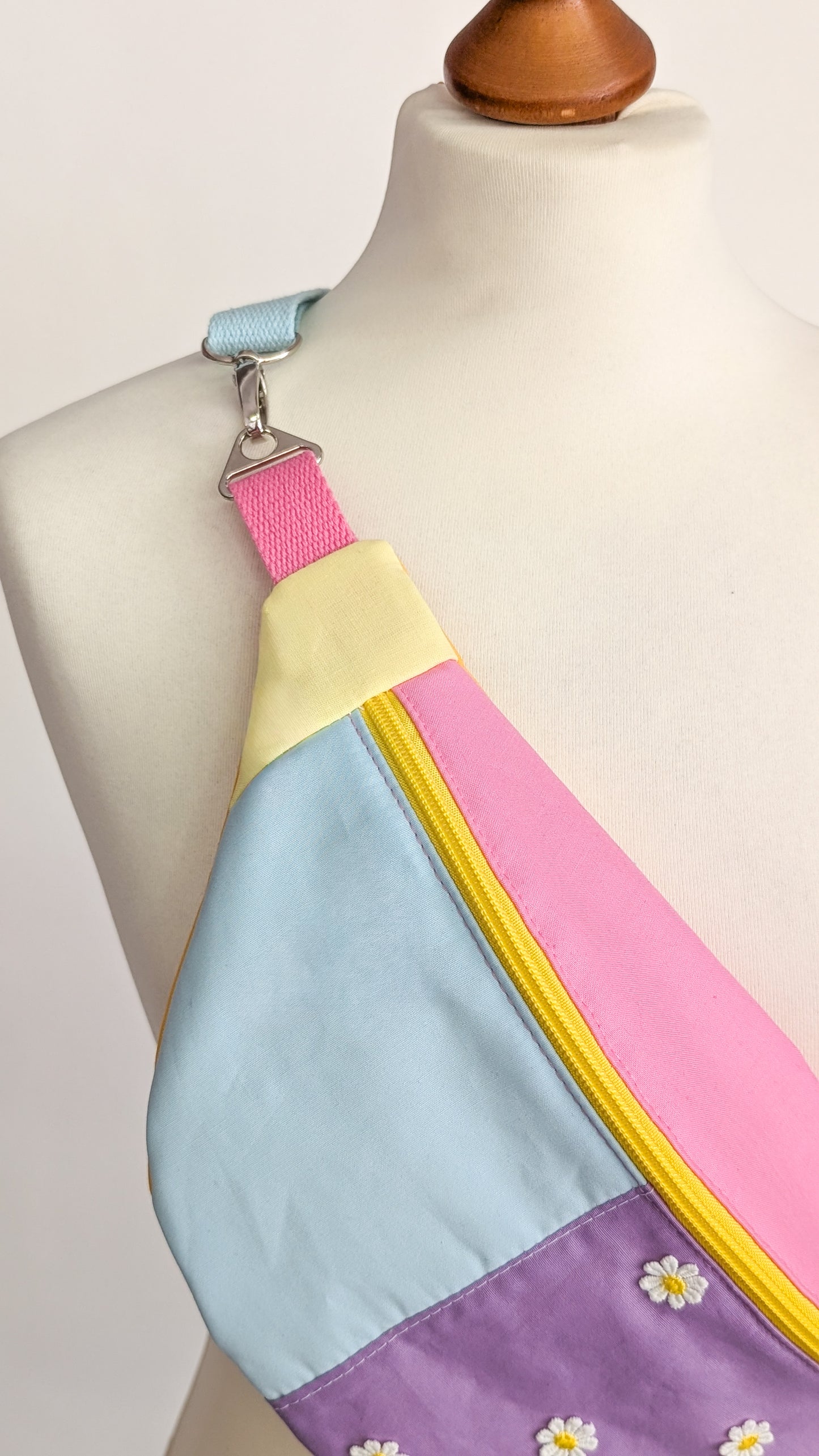 Bunte Pastell Zero Waste Daisy Bauchtasche Cross Body Einzelstück