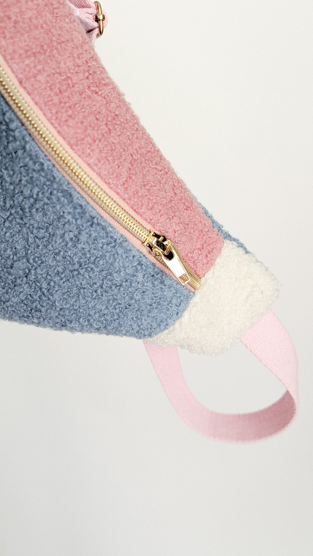 Kuschelige Pastell Teddy Bouclé Hipbag Bauchtasche Rose/Blau/Creme