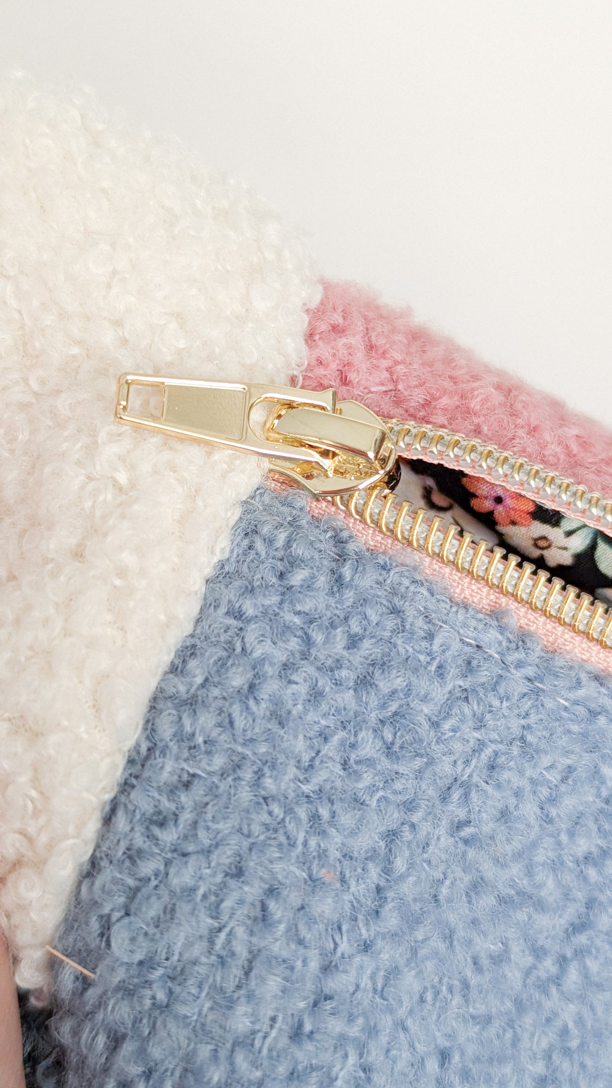 Kuschelige Pastell Teddy Bouclé Hipbag Bauchtasche Rose/Blau/Creme