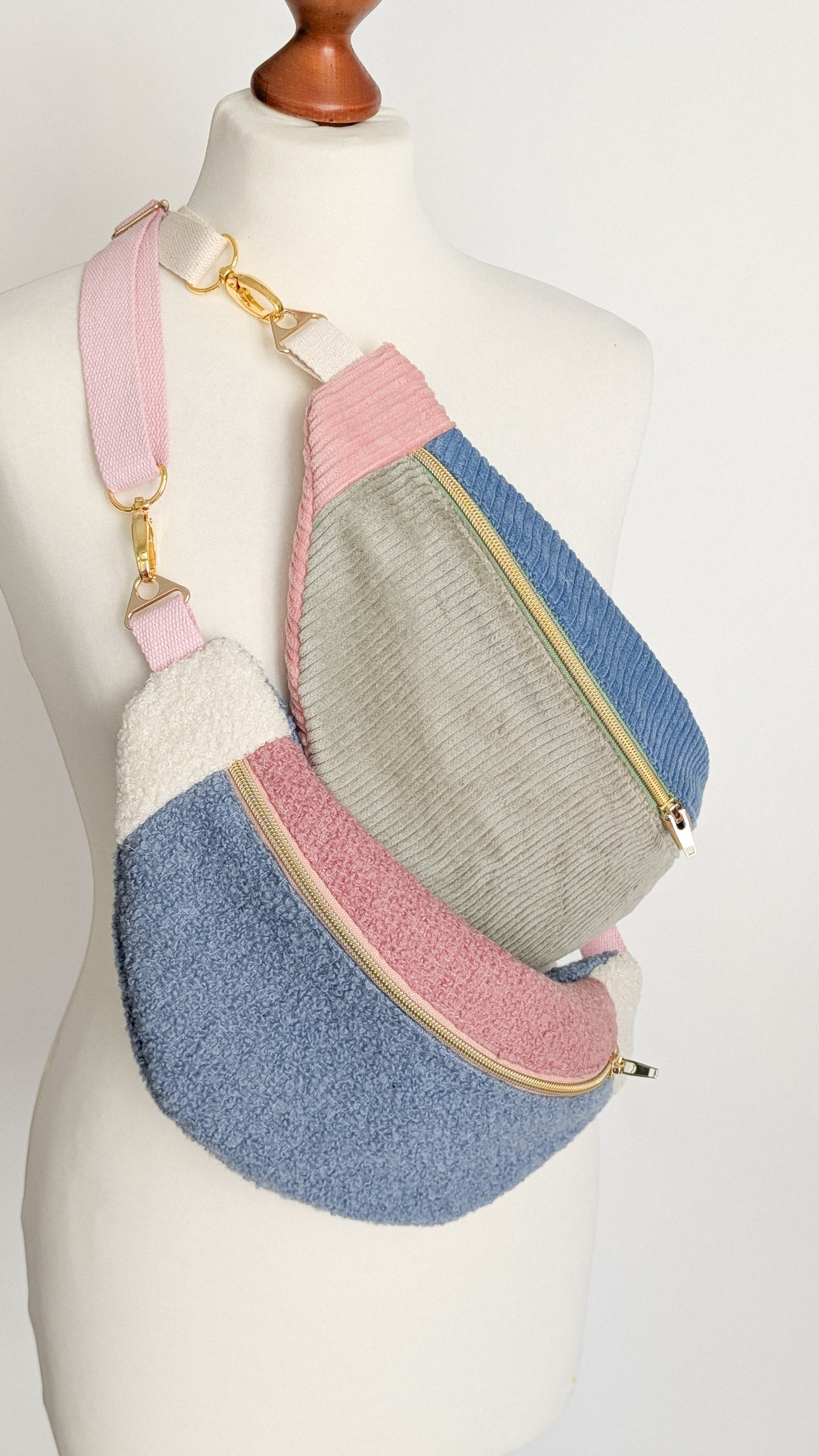 Kuschelige Pastell Teddy Bouclé Hipbag Bauchtasche Rose/Blau/Creme