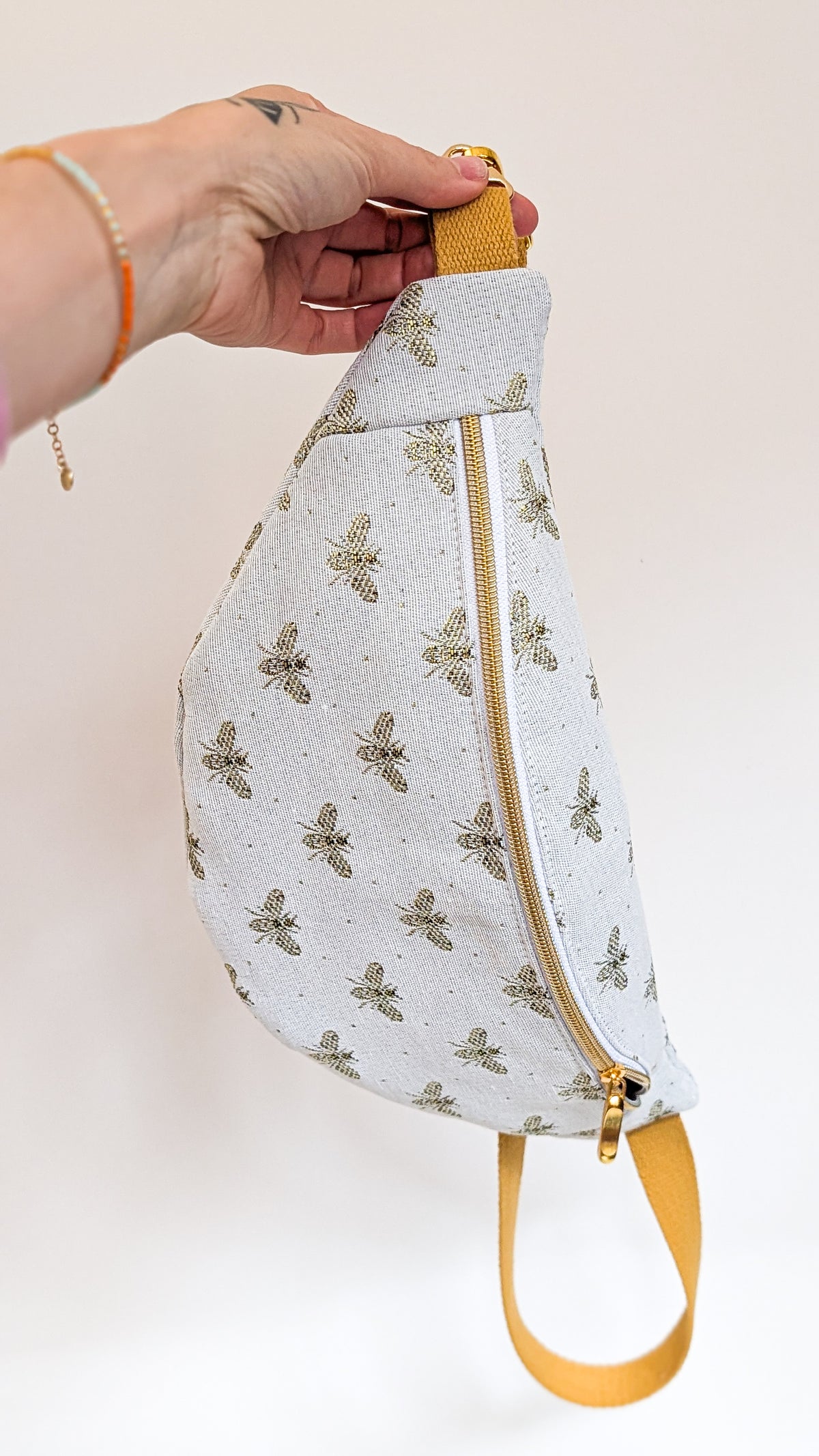 Edle Hipbag Bauchtasche Weiß/Gold Bienen