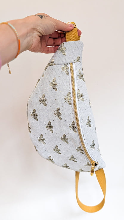 Edle Hipbag Bauchtasche Weiß/Gold Bienen