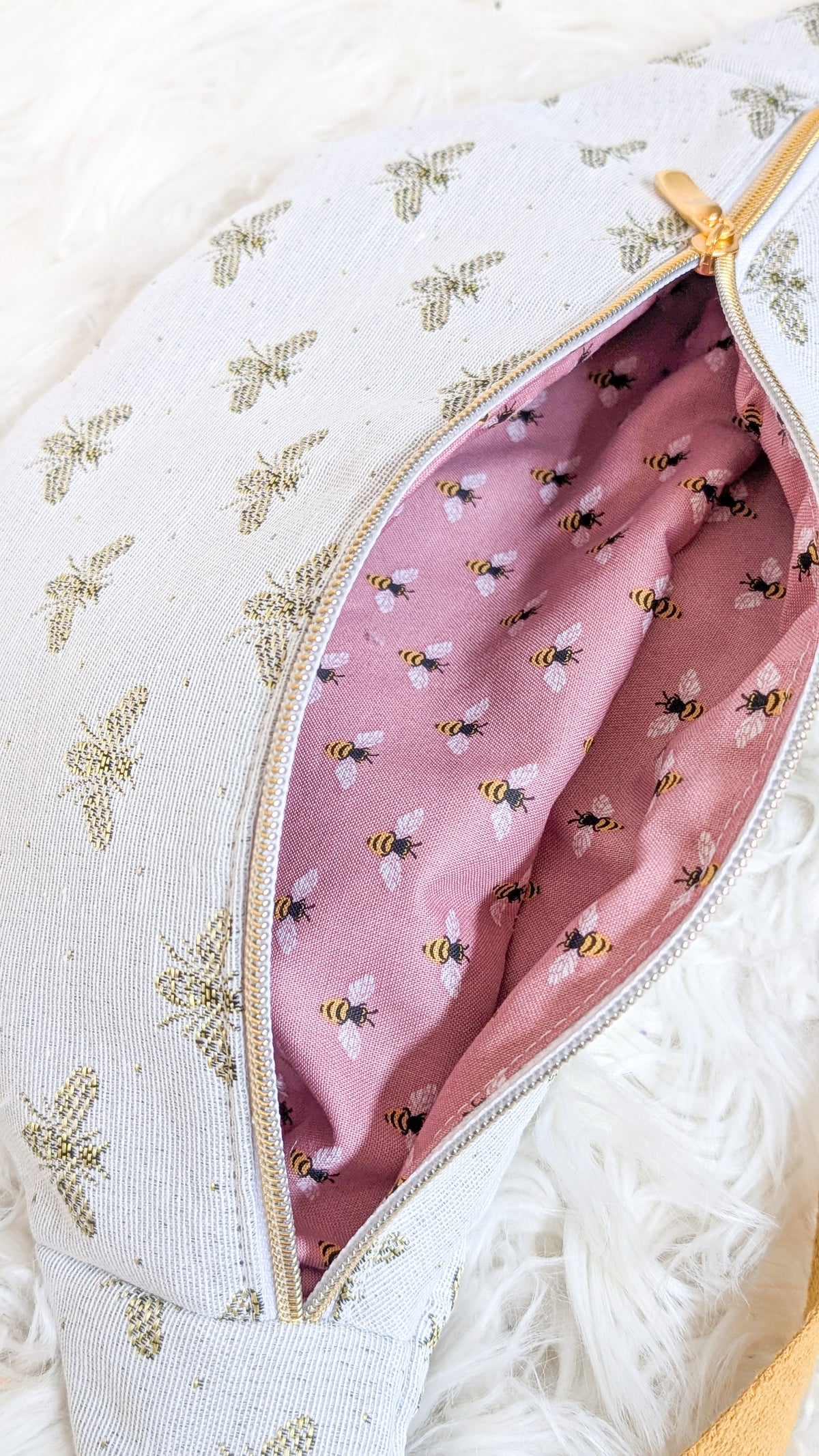 Edle Hipbag Bauchtasche Weiß/Gold Bienen