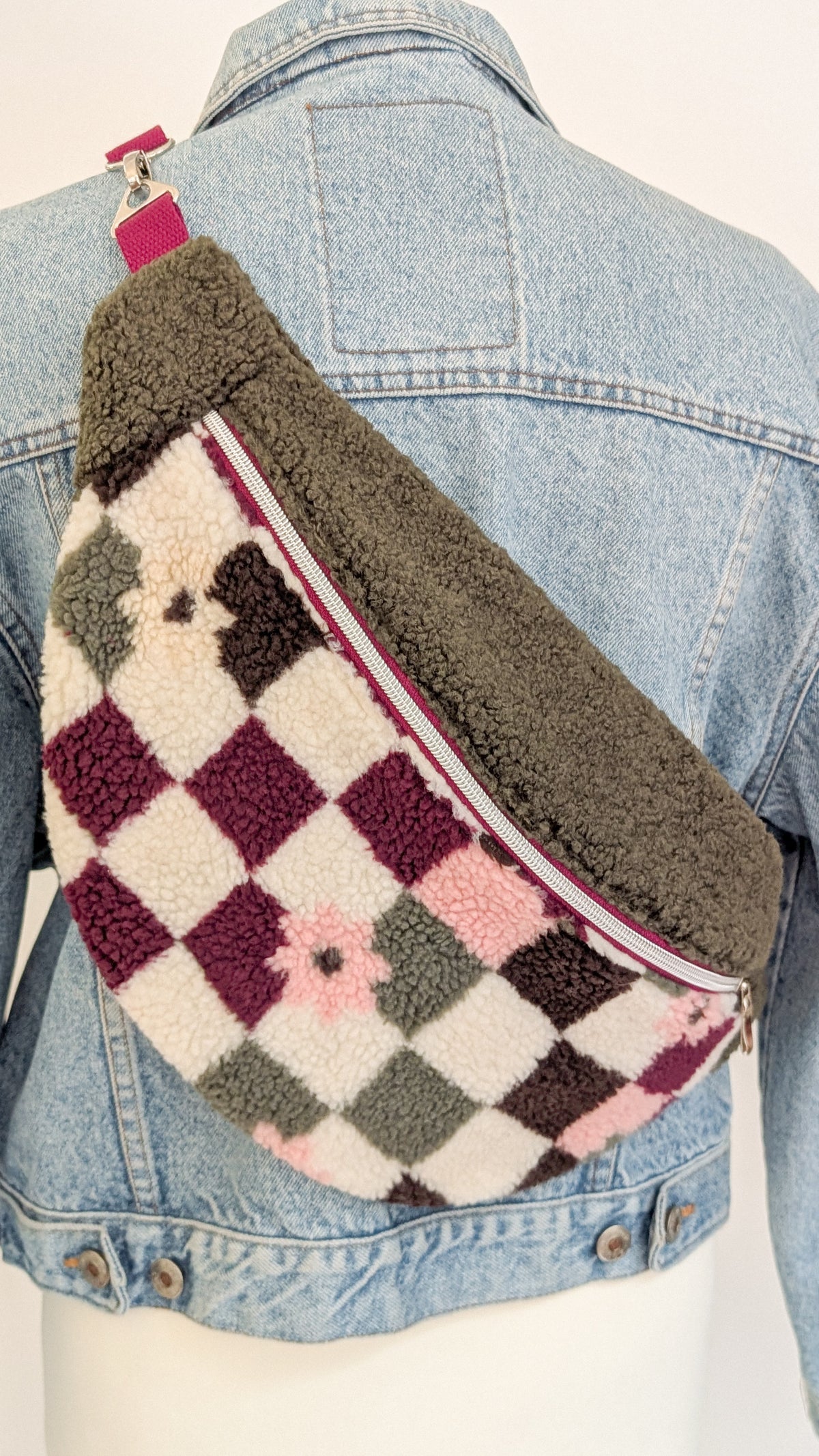 Große XL Umhängetasche Teddy Plüsch Tasche Olivgrün Schachbrett Blumen