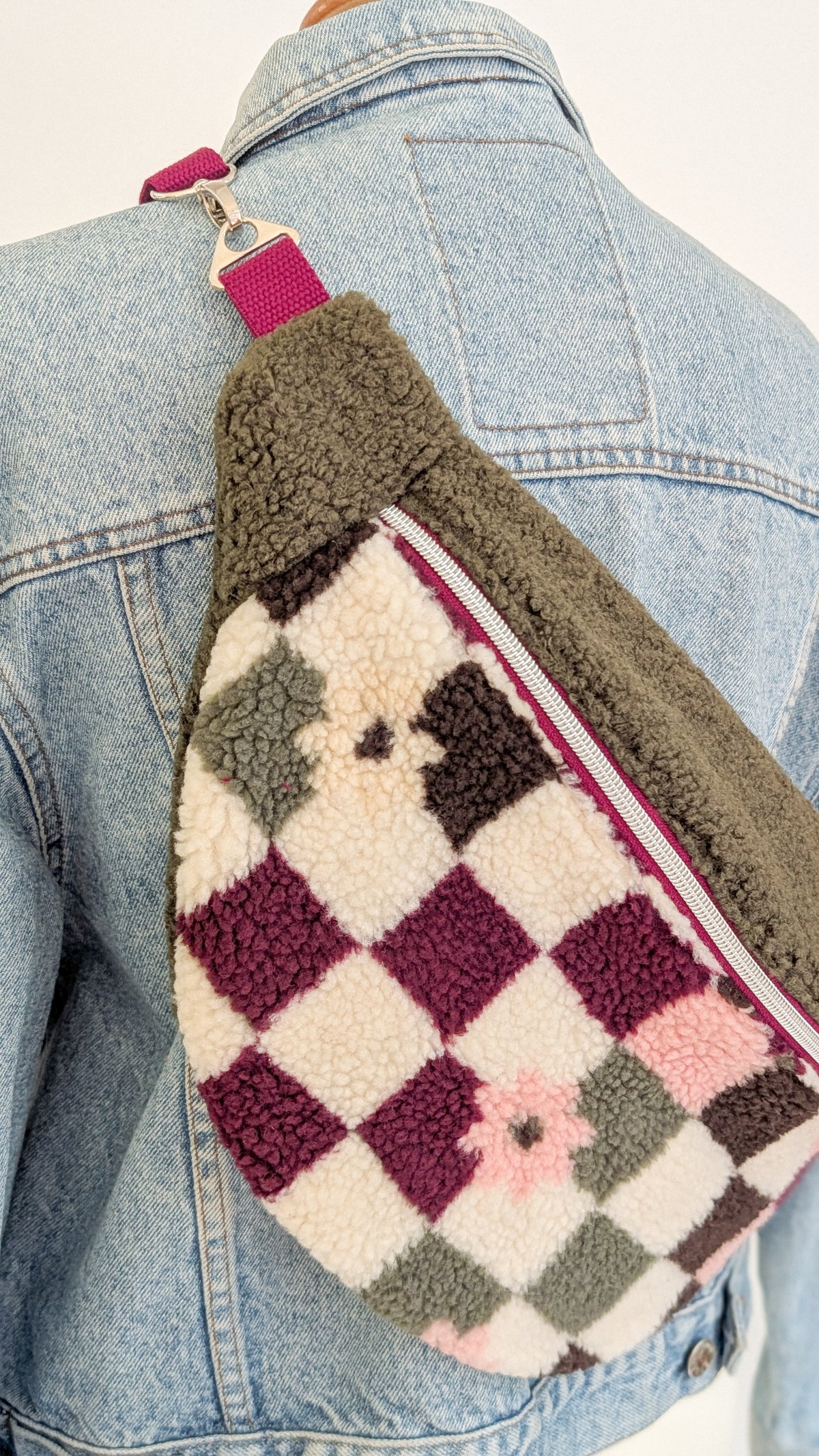 Große XL Umhängetasche Teddy Plüsch Tasche Olivgrün Schachbrett Blumen
