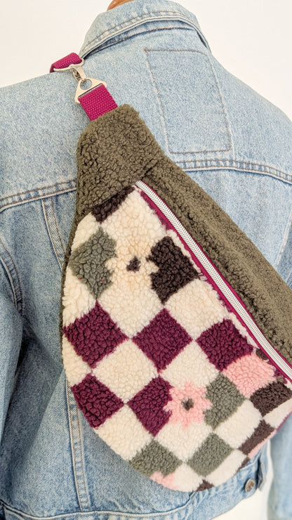 Große XL Umhängetasche Teddy Plüsch Tasche Olivgrün Schachbrett Blumen