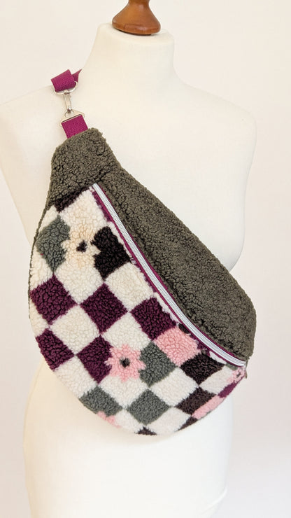 Große XL Umhängetasche Teddy Plüsch Tasche Olivgrün Schachbrett Blumen