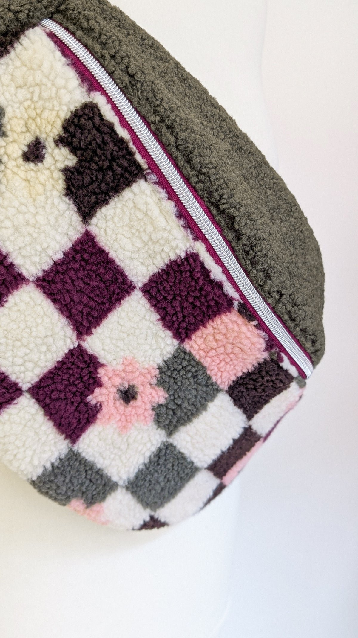 Große XL Umhängetasche Teddy Plüsch Tasche Olivgrün Schachbrett Blumen