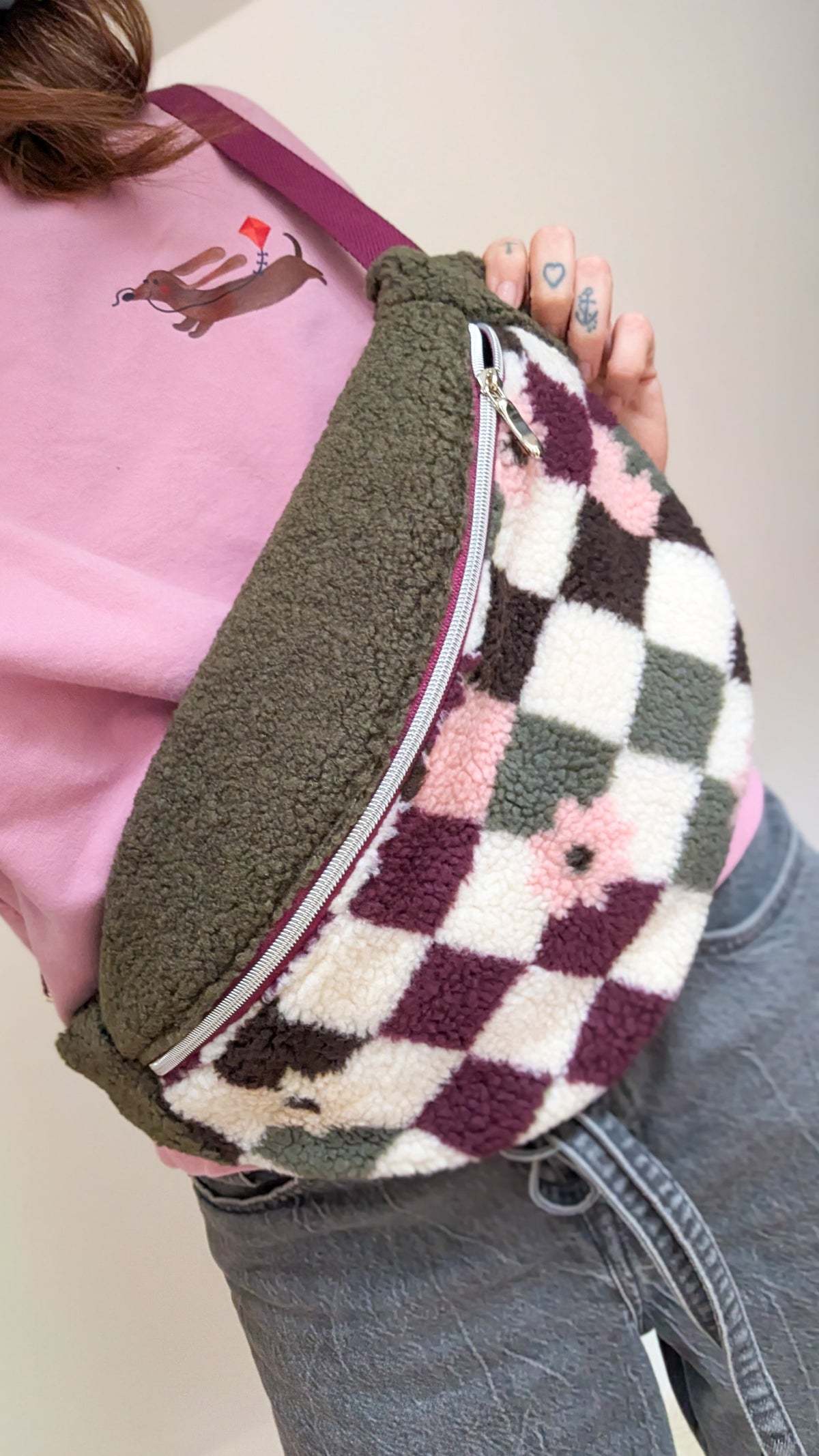 Große XL Umhängetasche Teddy Plüsch Tasche Olivgrün Schachbrett Blumen