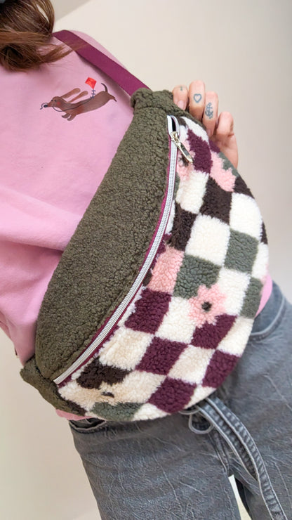 Große XL Umhängetasche Teddy Plüsch Tasche Olivgrün Schachbrett Blumen