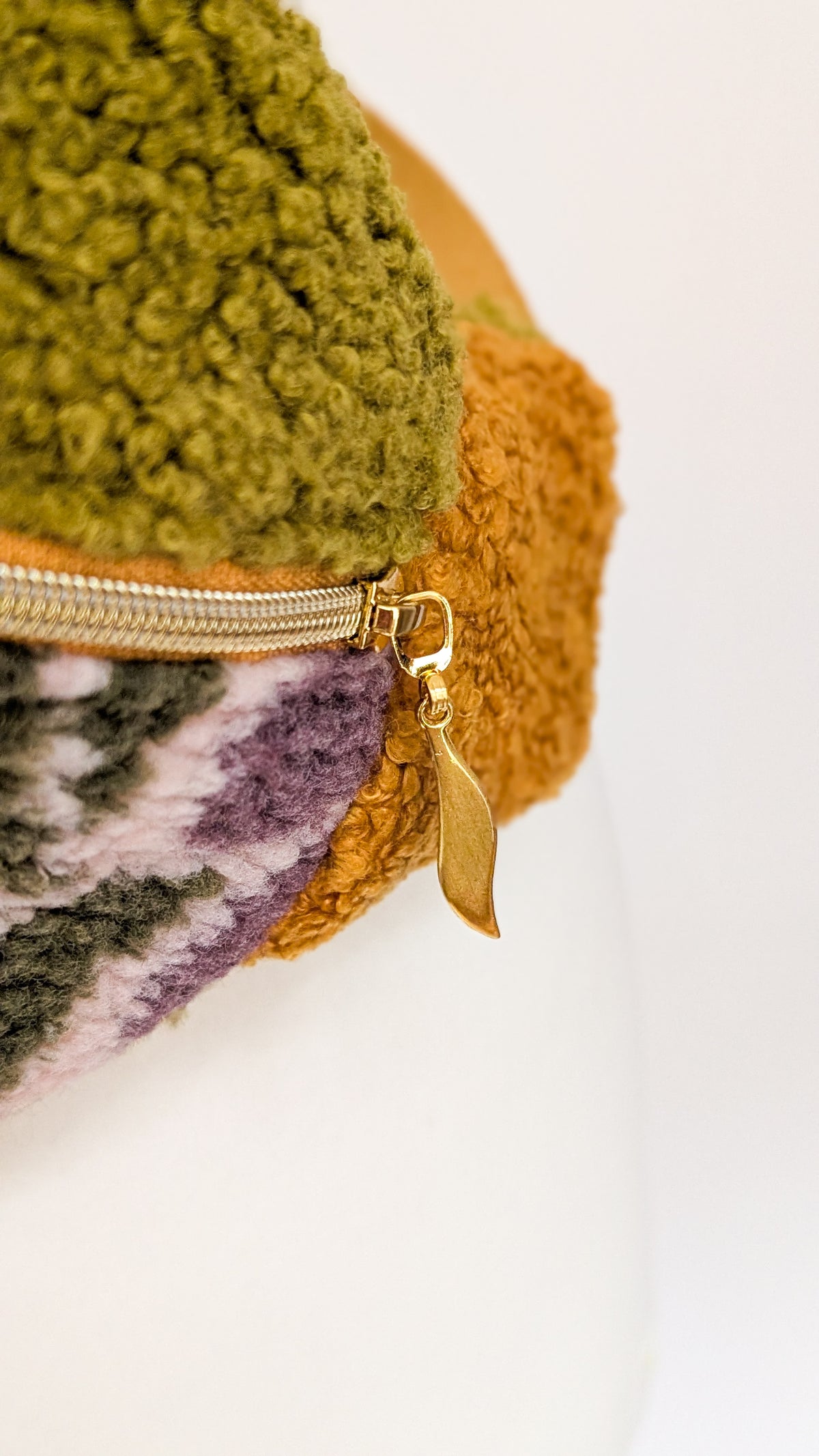 Große XL Umhängetasche Teddy Plüsch Tasche Retro Blumen Lila Grün Curry