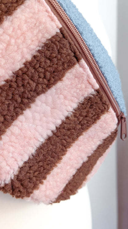 Bunte Pastell Skandi Bauchtasche Teddy Plüsch Streifen Rosa/Braun/Blau
