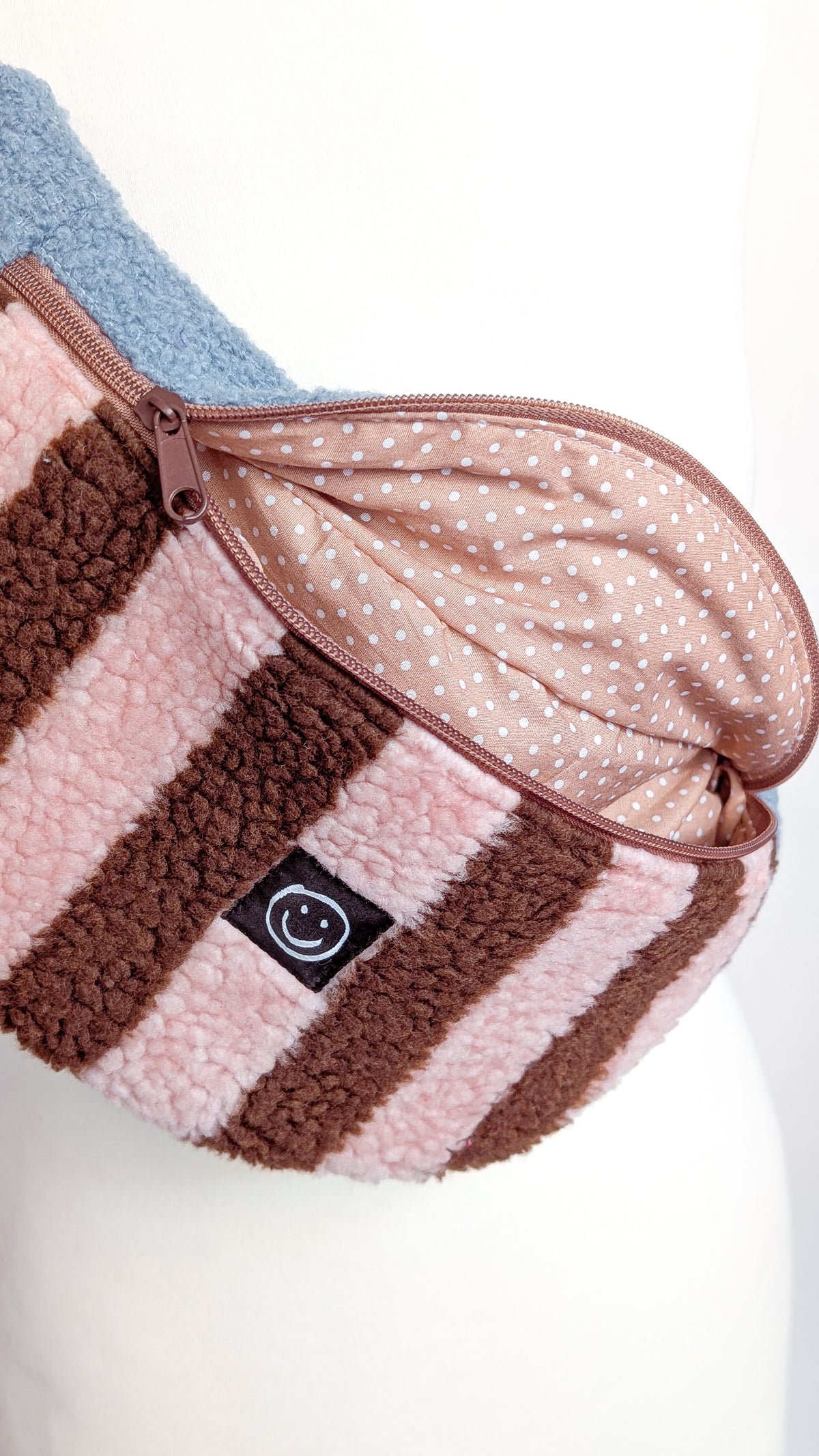 Bunte Pastell Skandi Bauchtasche Teddy Plüsch Streifen Rosa/Braun/Blau