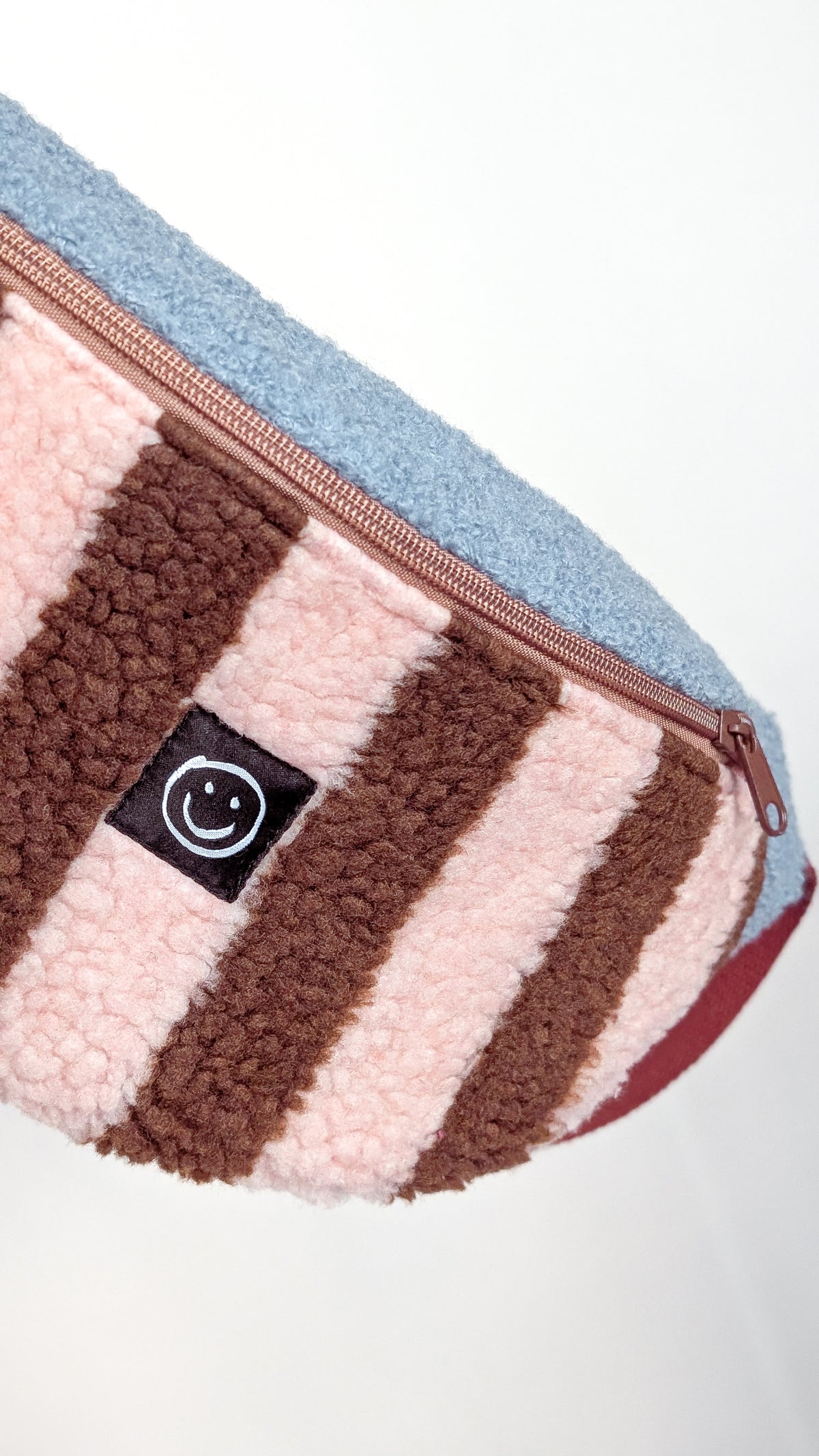 Bunte Pastell Skandi Bauchtasche Teddy Plüsch Streifen Rosa/Braun/Blau