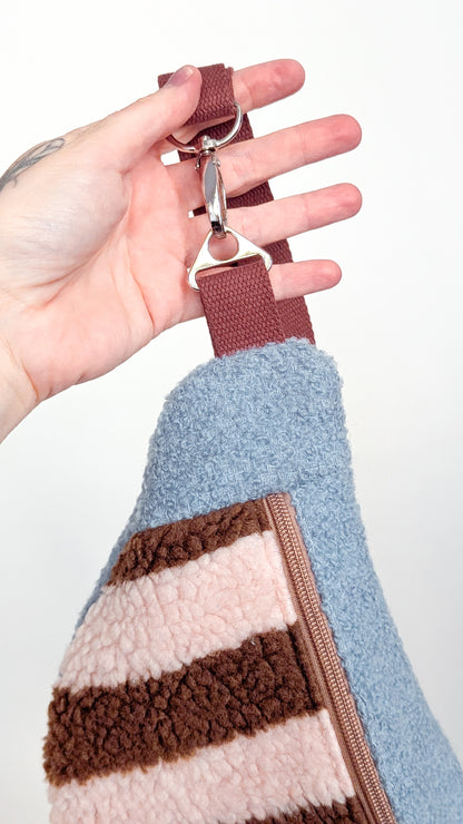 Bunte Pastell Skandi Bauchtasche Teddy Plüsch Streifen Rosa/Braun/Blau