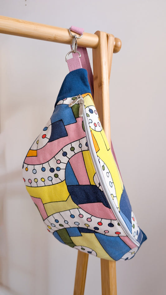 Bunte Upcycling XL Bauchtasche Canvas wildes Muster Art Edition