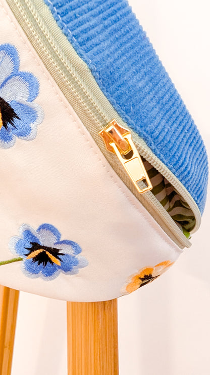Upcycling Cord Bauchtasche Granny Pansy Bag Blumen Stickerei
