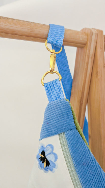 Upcycling Cord Bauchtasche Granny Pansy Bag Blumen Stickerei