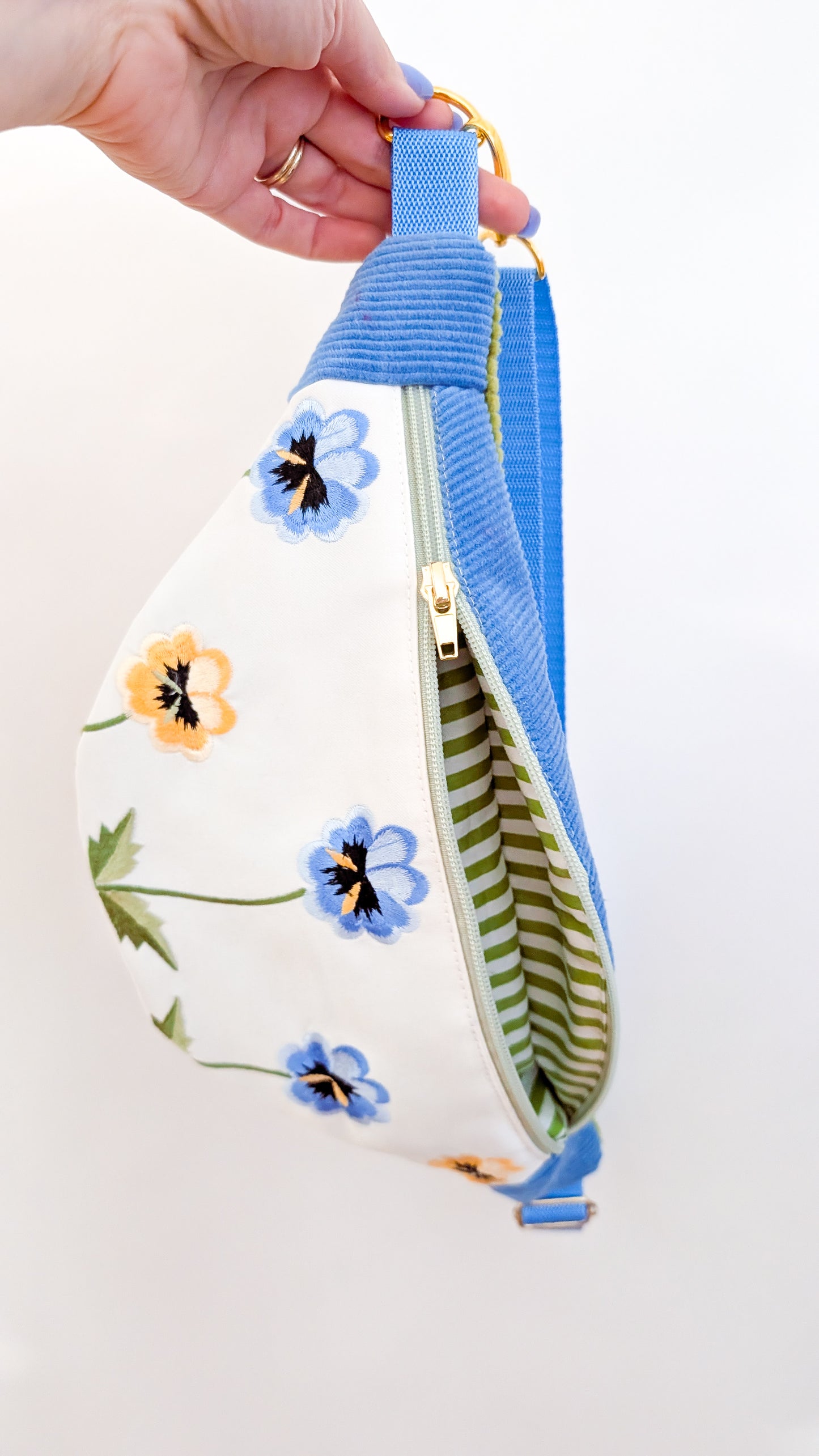Upcycling Cord Bauchtasche Granny Pansy Bag Blumen Stickerei