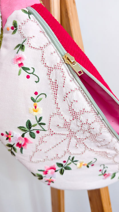 Upcycling Cord Bauchtasche Granny Hipbag Pink Blumen Stickerei