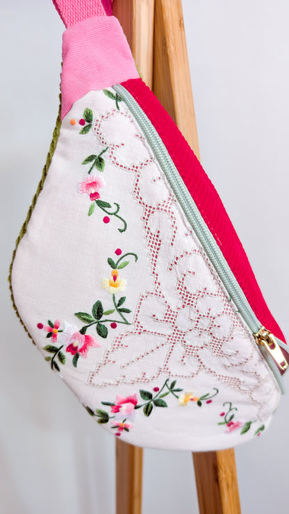 Upcycling Cord Bauchtasche Granny Hipbag Pink Blumen Stickerei