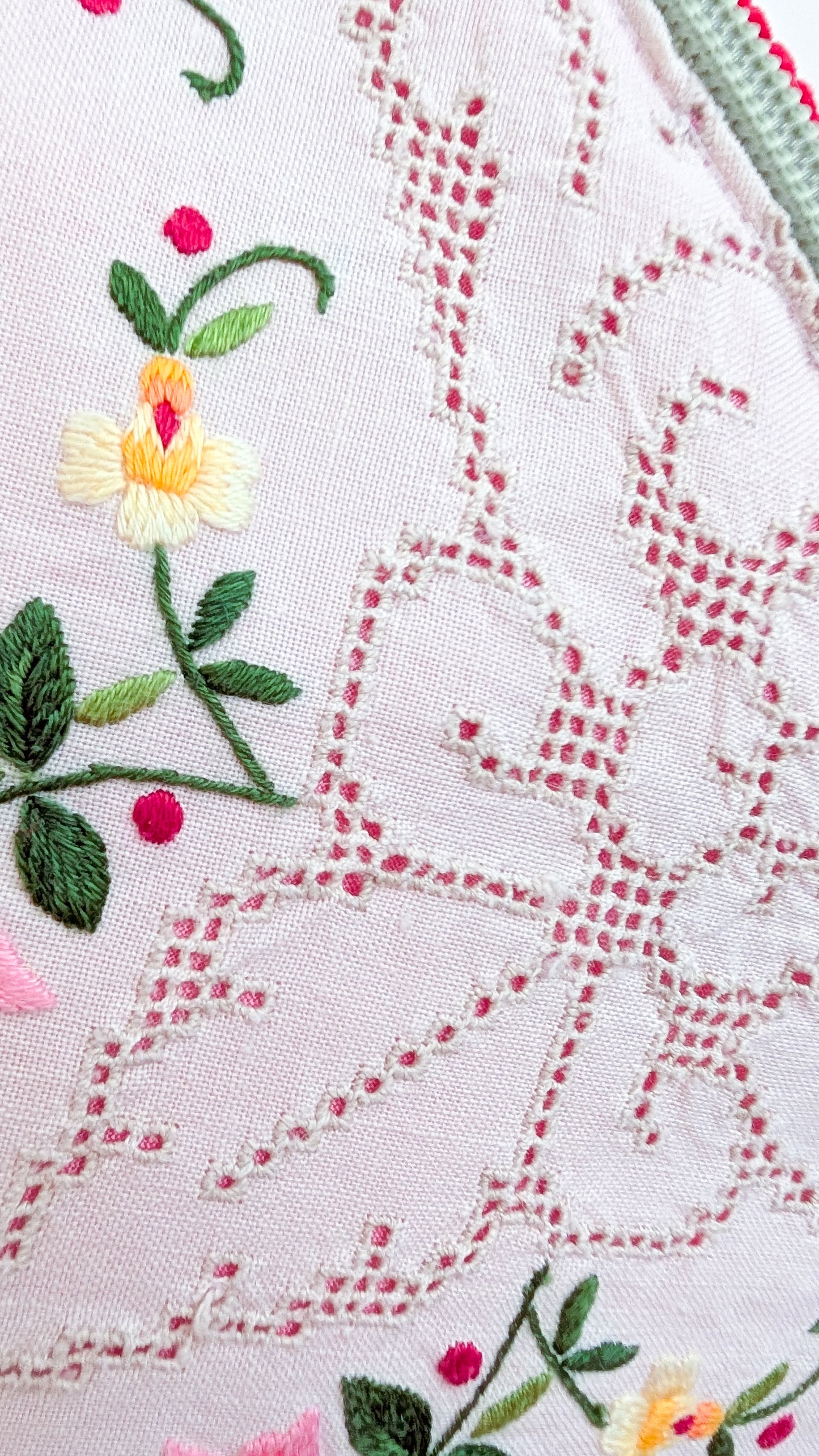 Upcycling Cord Bauchtasche Granny Hipbag Pink Blumen Stickerei