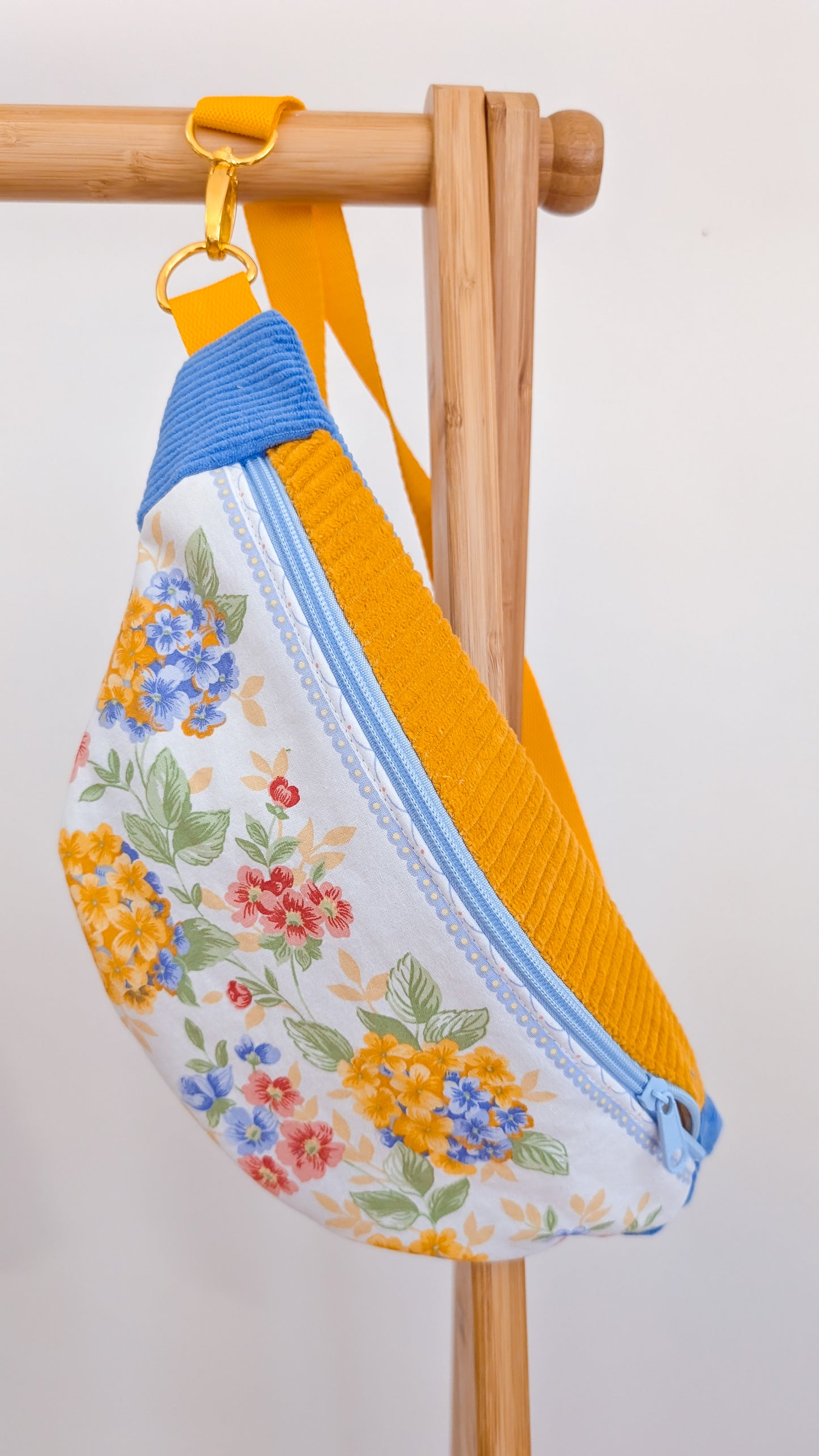 Upcycling Cord Bauchtasche Granny Hortensien Hipbag