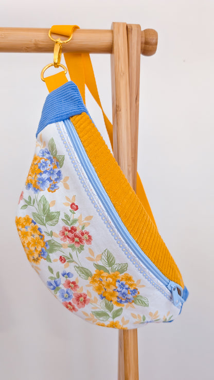 Upcycling Cord Bauchtasche Granny Hortensien Hipbag