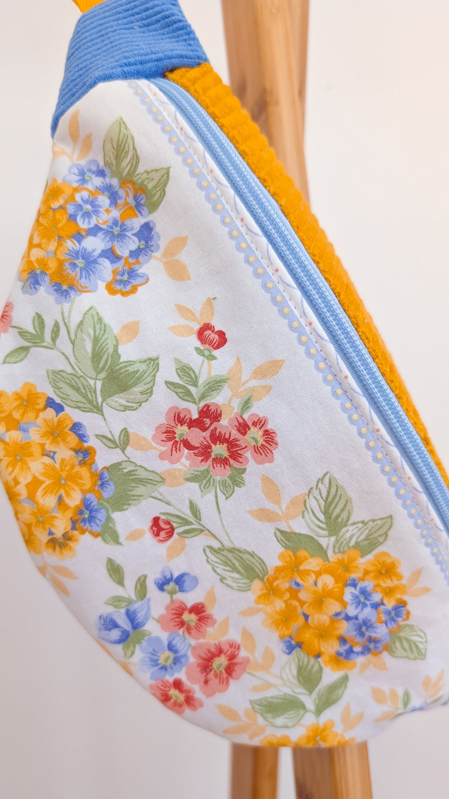 Upcycling Cord Bauchtasche Granny Hortensien Hipbag
