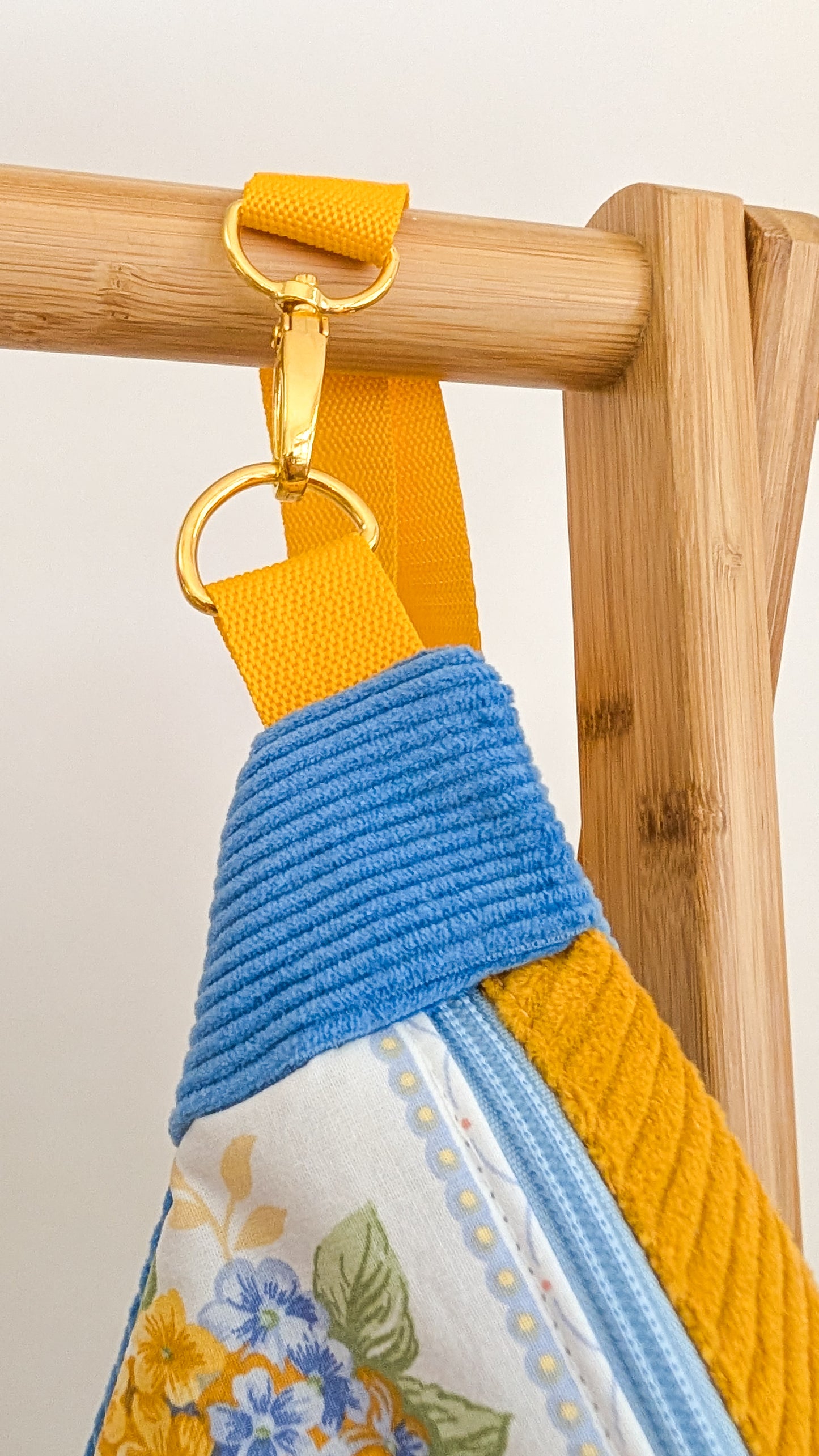 Upcycling Cord Bauchtasche Granny Hortensien Hipbag