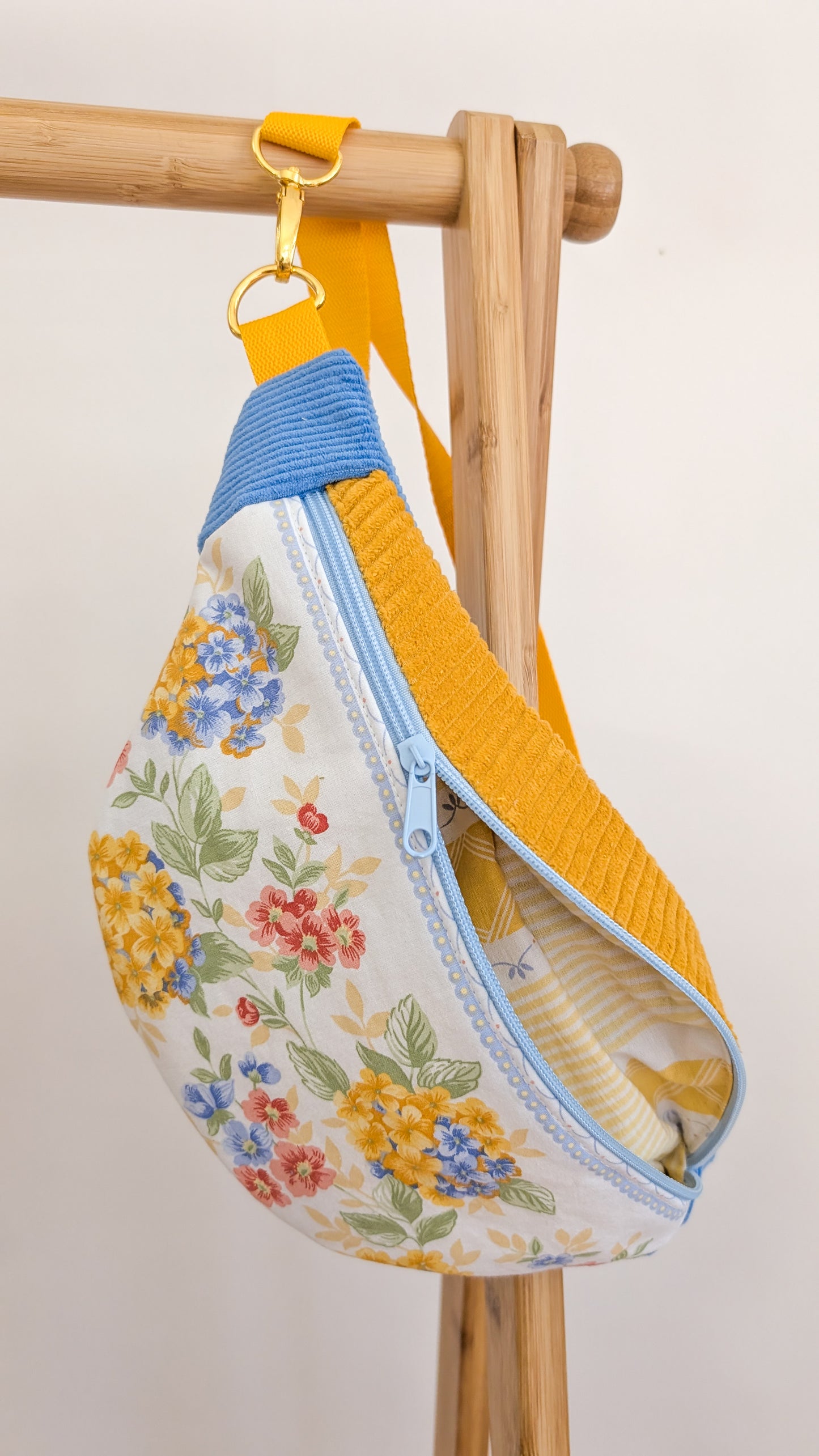 Upcycling Cord Bauchtasche Granny Hortensien Hipbag