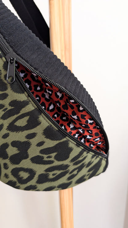 Cord Bauchtasche Schwarz Leopard Olivgrün mit Innenfach