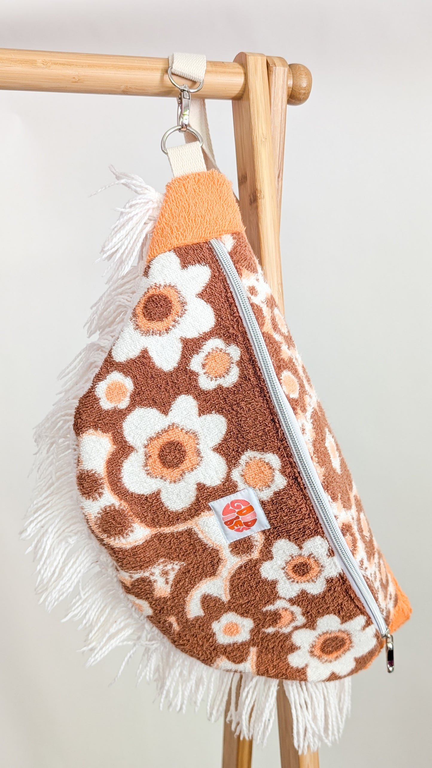 Upcycling XL Bauchtasche mit Fransen aus 70s Vintage Handtuch Towel Bag Einzelstück