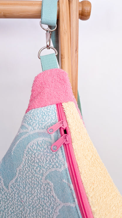 Upcycling XL Bauchtasche aus Vintage Handtuch Pastell Towel Bag Einzelstück