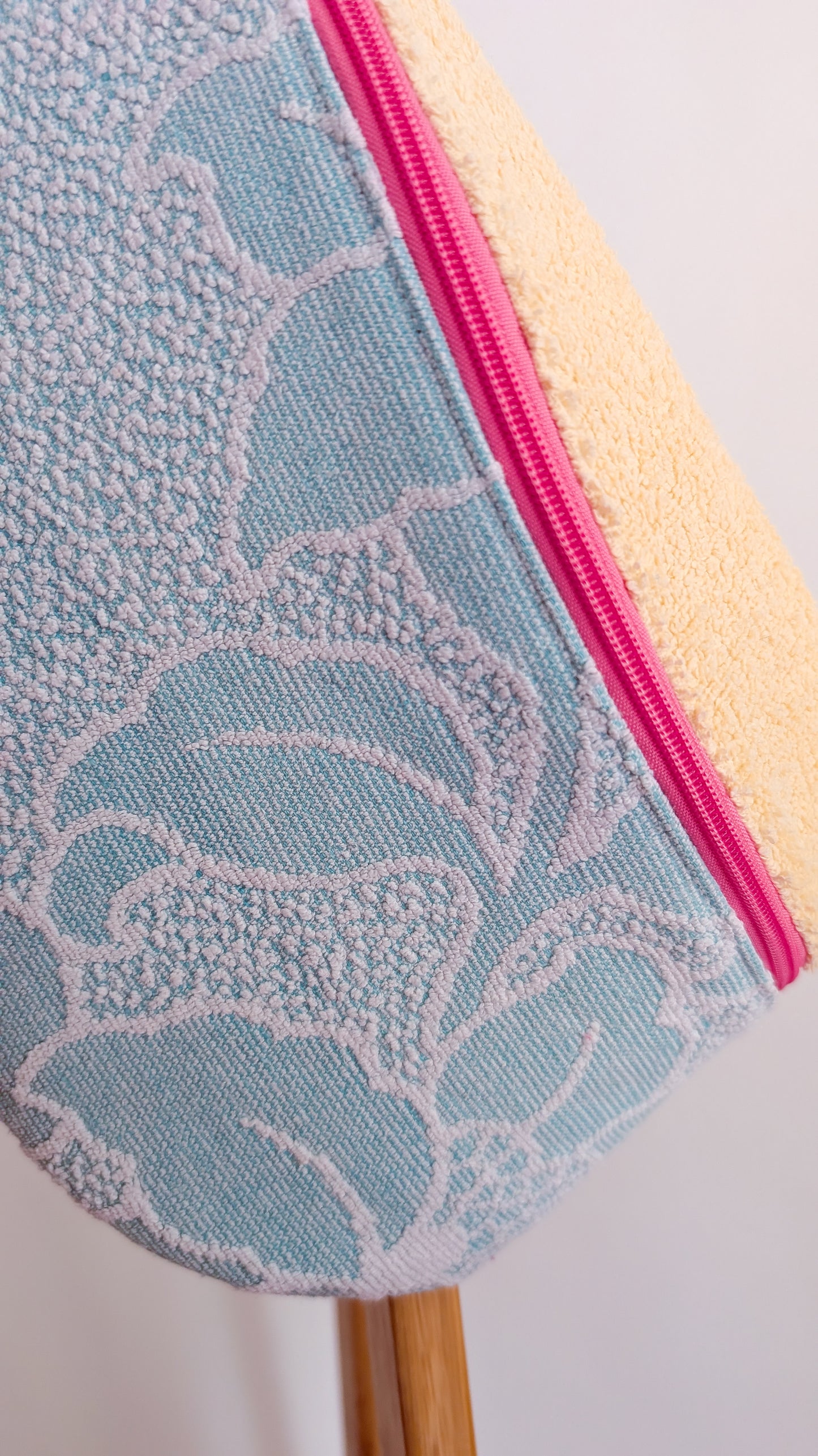 Upcycling XL Bauchtasche aus Vintage Handtuch Pastell Towel Bag Einzelstück