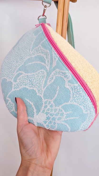 Upcycling XL Bauchtasche aus Vintage Handtuch Pastell Towel Bag Einzelstück