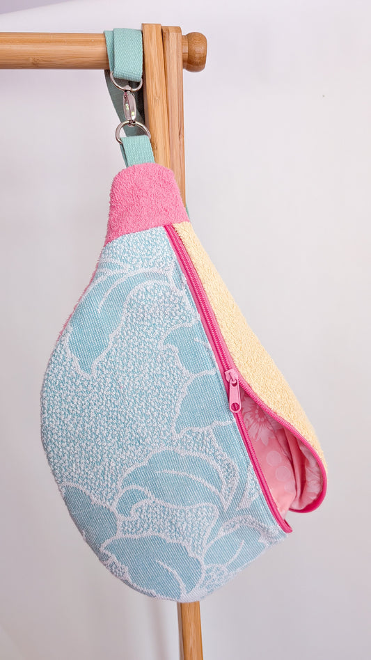 Upcycling XL Bauchtasche aus Vintage Handtuch Pastell Towel Bag Einzelstück