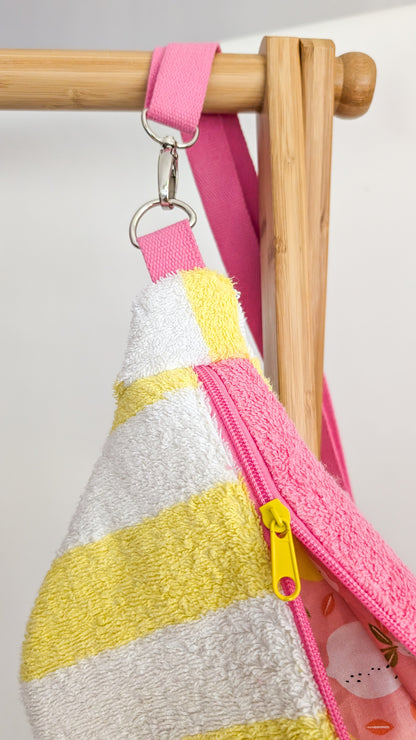 Upcycling Hipbag Bauchtasche aus Vintage Handtuch Gelb/Pink Streifen Towel Bag Limitiert