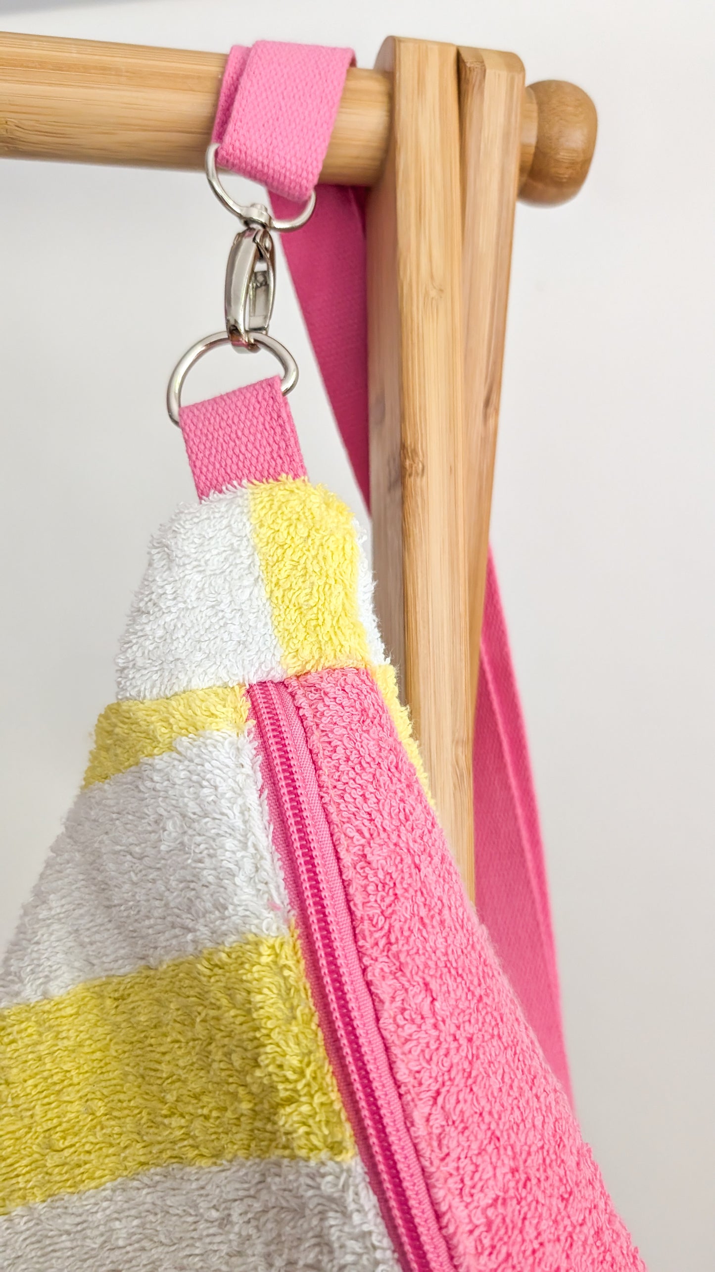 Upcycling Hipbag Bauchtasche aus Vintage Handtuch Gelb/Pink Streifen Towel Bag Limitiert