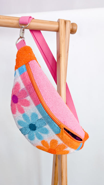 Upcycling Hipbag Bauchtasche aus Vintage Handtuch Flowers