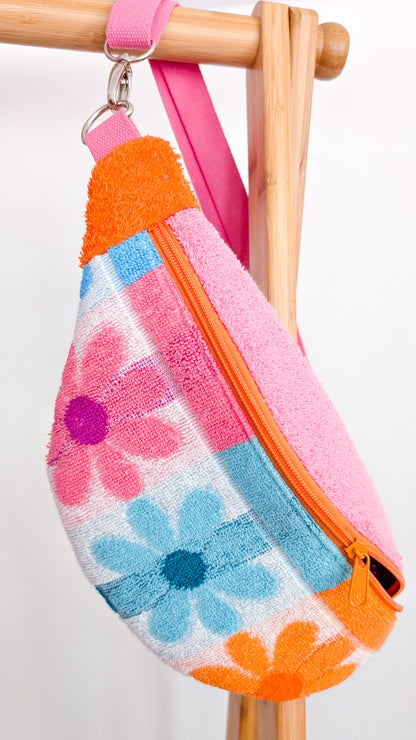 Upcycling Hipbag Bauchtasche aus Vintage Handtuch Flowers