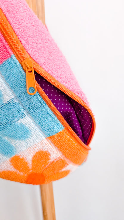 Upcycling Hipbag Bauchtasche aus Vintage Handtuch Flowers