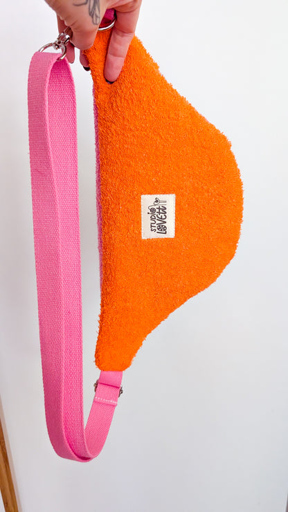 Upcycling Hipbag Bauchtasche aus Vintage Handtuch Flowers