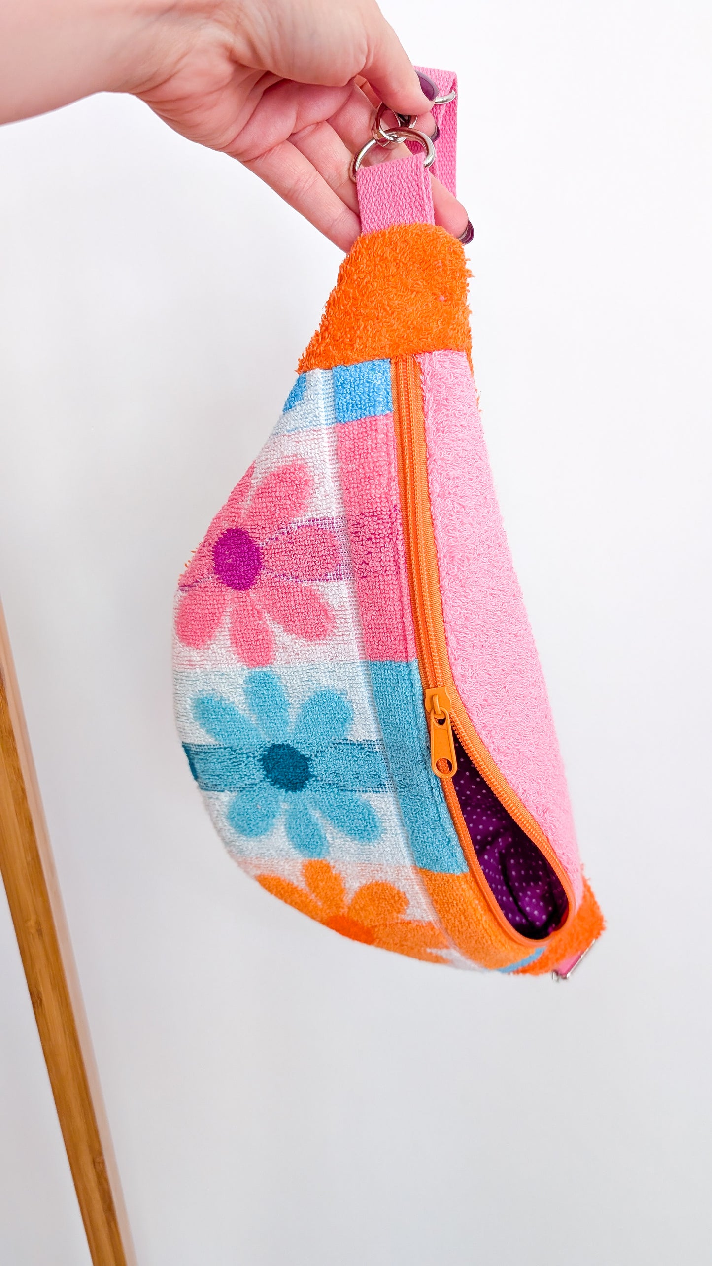 Upcycling Hipbag Bauchtasche aus Vintage Handtuch Flowers