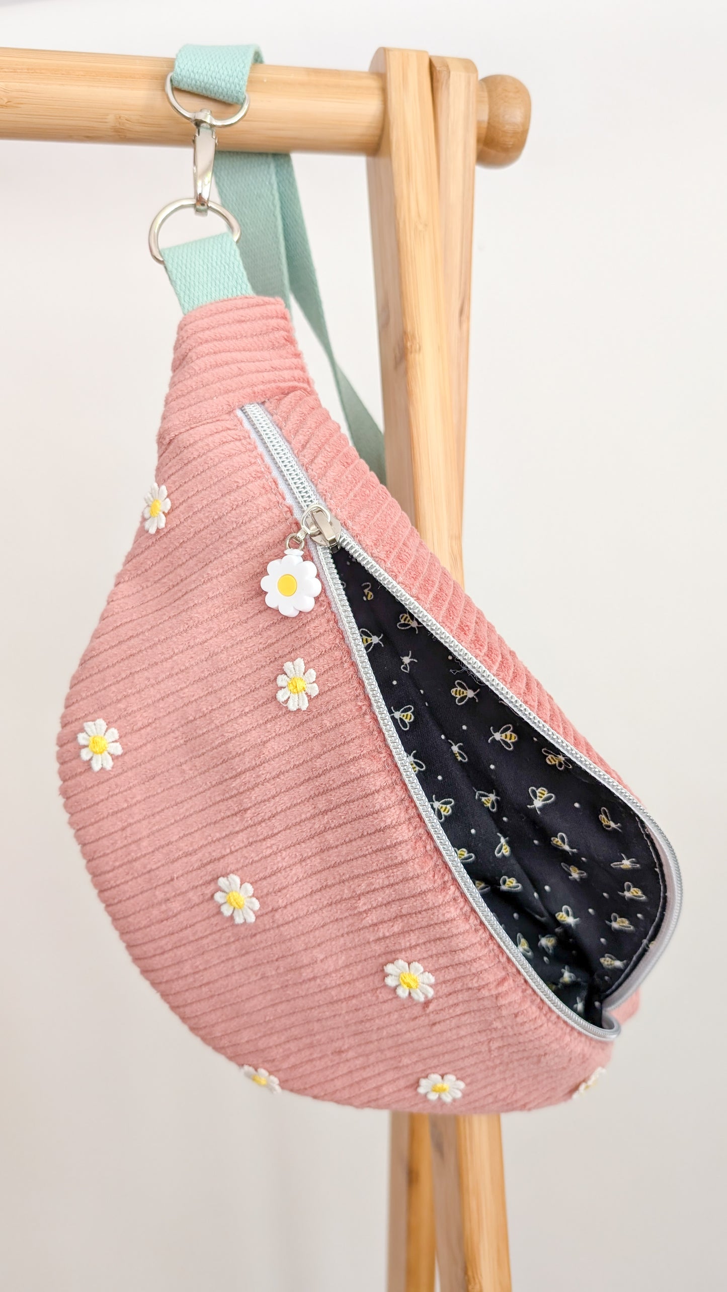 Cord Hipbag Bauchtasche Daisies - Schwarz oder Altrosa