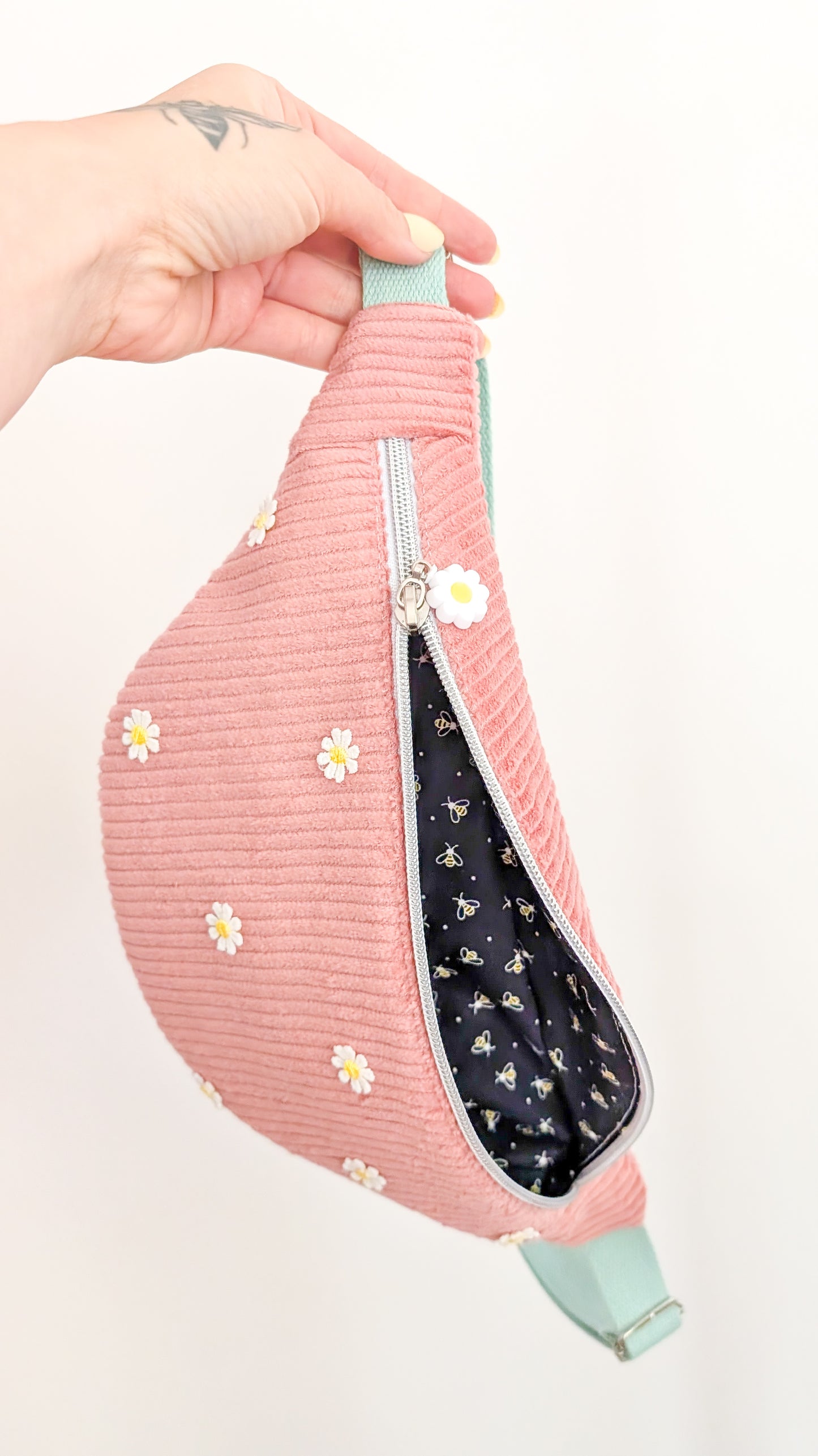Cord Hipbag Bauchtasche Daisies - Schwarz oder Altrosa